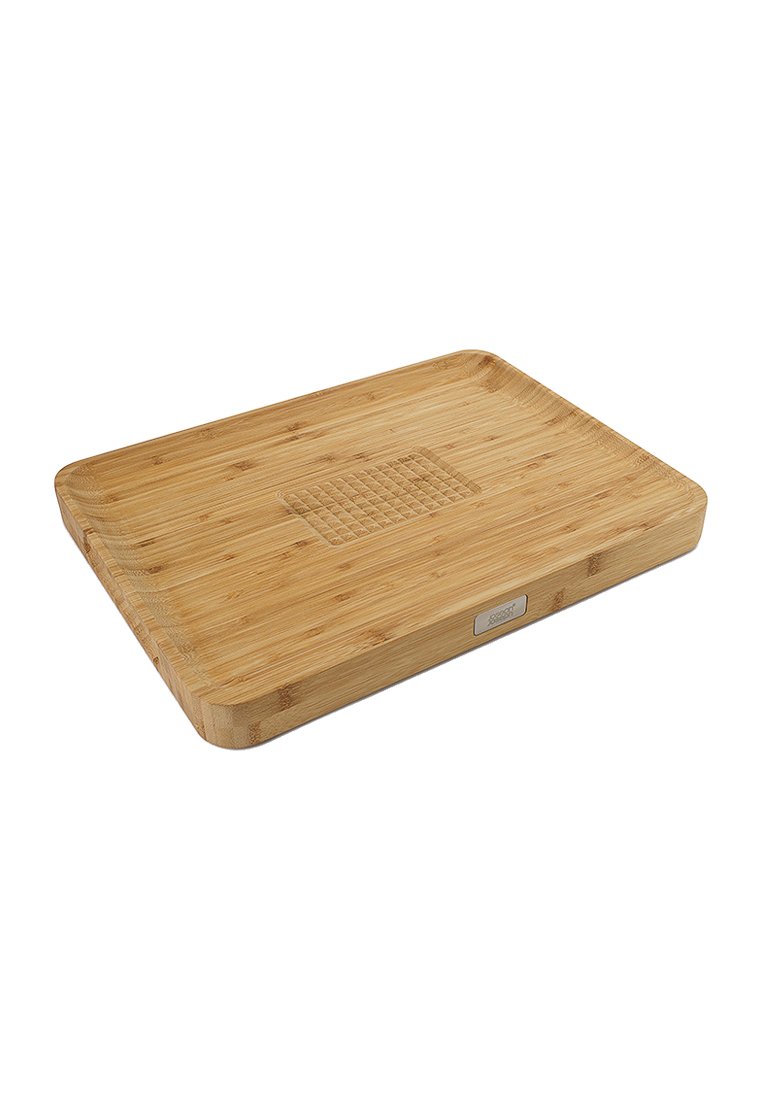 Bamboo-Service-Tablett in rechteckiger Form, mit strukturiertem Mittelraster, glatten Kanten und einem subtilen Holzmaserungsmuster. Mit einer metallischen Akzentplatte.