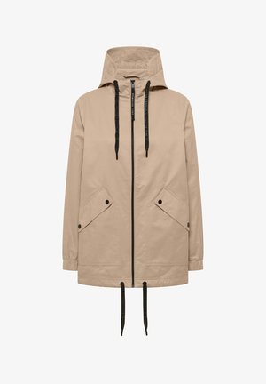 Beige huppari, jossa edessä vetoketju, hupussa ja helmassa mustat nyörit sekä kaksi kulmikas lippa taskua, joissa mustat napit.