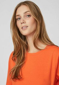 VILA BOXY  - Camiseta básica - tigerlily