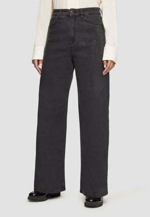 Zwarte wijde spijkerbroek van denim, met een gladde textuur en versierd met kleine studs op de voorzakken.
