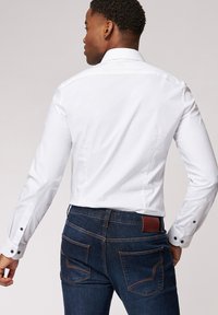 ROY ROBSON EXTRA SLIM FIT - Hemd - perlweiss