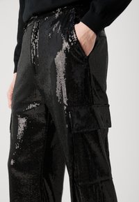 HUGO GRADY - Cargobyxor - black
