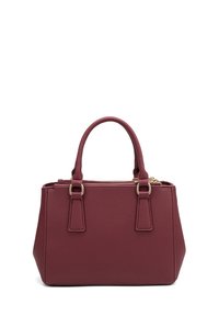 Borsa in pelle bordeaux con design strutturato, doppi manici superiori e hardware dorato. Presenta una chiusura con zip e superficie texturizzata.