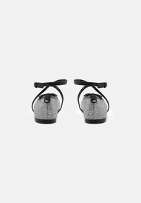 MICHAEL Michael Kors COLLETTE FLEX - Riemchenballerina - black