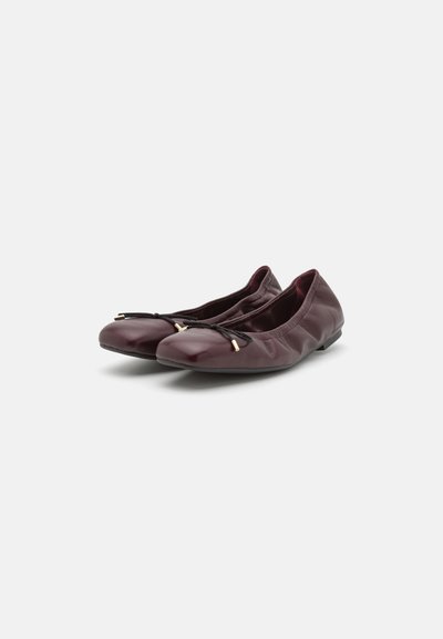 Stuart Weitzman BARDOT BOW FLAT - Balerina cipők - cabernet