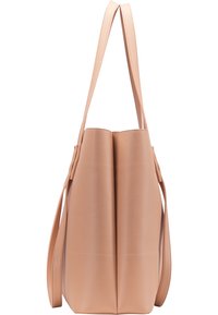 Strukturovaná taška přes rameno z jemné růžové kůže, s minimalistickým designem, dvojitými popruhy a rozšířeným tvarem. Hladký povrch bez viditelného kovového kování.