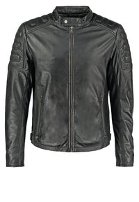 Chaqueta de cuero negra con cuello alto, cierre de cremallera, detalles acanalados en los hombros y dos bolsillos frontales con cremallera. Acabado ligeramente texturizado.