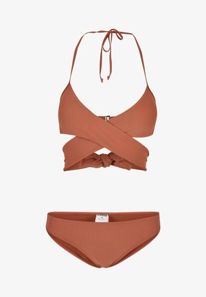 Rūdžių spalvos bikini komplektas su trumpa viršutine dalimi, turinčia V formos iškirpę, persipinančio dizaino ir mazgo detalę. Apačia turi klasikinį kirpimą su minimaliais ornamentais.