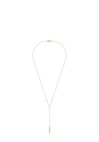 Naszyjnik w kolorze złotym o minimalistycznym designie, składający się z cienkiego łańcuszka oraz smukłego, pionowego zawieszki. Regulowana długość z zapięciem.