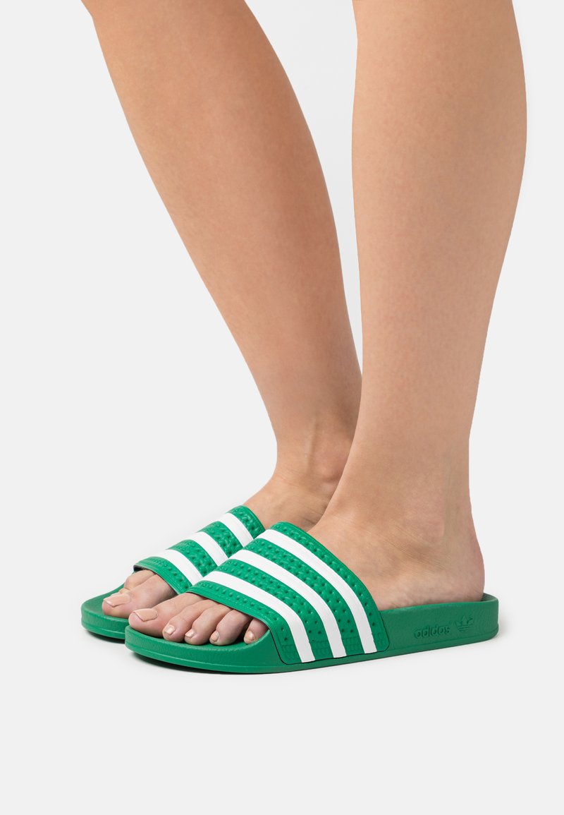 adidas Originals - ADILETTE - Badesandaler - green/footwear white, Forstør