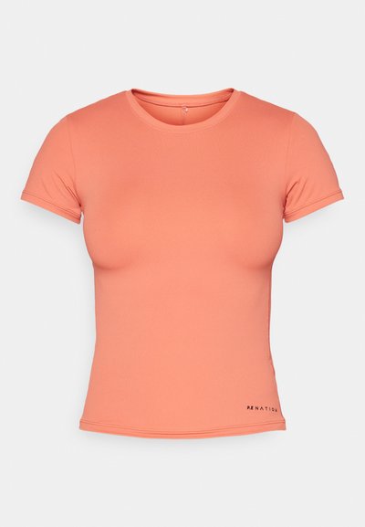 Korálově zbarvené tričko s krátkým rukávem vyrobené z jemné, pružné tkaniny. Design s kulatým výstřihem a logo akcentem na dolním levém boku.