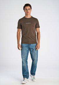 Lindbergh Printtipaita - dk brown