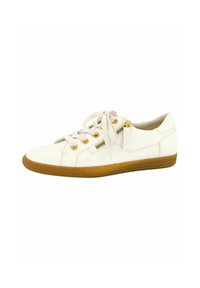 Weiße Sneaker mit hellbrauner Gummisohle, oberer Teil aus strukturiertem Stoff, Augenlettern in Goldfarbe und seitlichem Reißverschluss. Verfügt über flache Schnürsenkel und eine runde Zehenpartie.