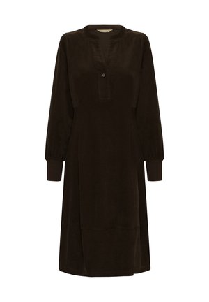 Robe en velours côtelé brun foncé avec un col à patte, manches longues et silhouette en A. Présente des poignets froncés et un ourlet qui tombe sous le genou.