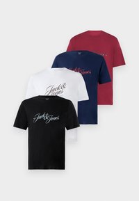 Négy rövid ujjú pamut póló fekete, fehér, tengerészkék és burgundi színekben. Mindegyiken a "Jack & Jones" felirat különböző betűtípusokkal van nyomtatva a elülső részen.