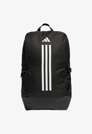 Zaino nero con finitura testurizzata, caratterizzato da un grande logo bianco Adidas e tre strisce verticali. Include cinghie laterali regolabili.