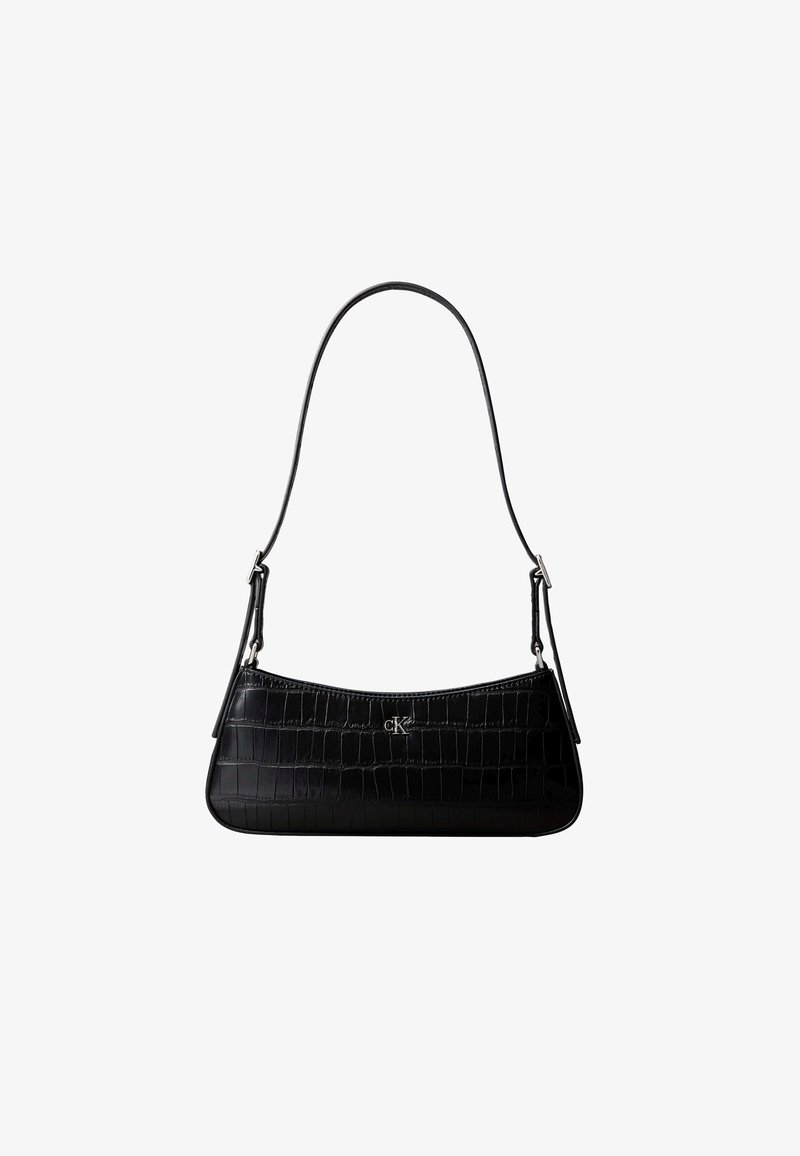 Sac à bandoulière noir avec texture crocodile, logo argenté "cK" sur le devant et bandoulière ajustable.