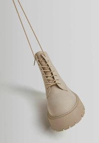 Bershka Botines con cordones - off-white