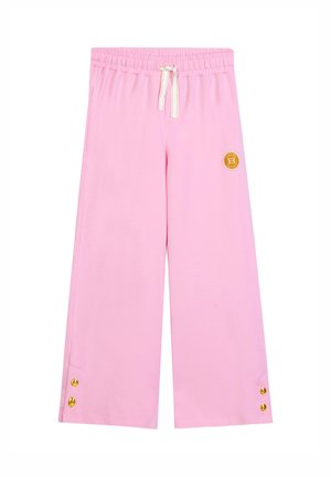 Pantaloni rosa chiaro a gamba larga con vita elastica e coulisse, dettagli con bottoni dorati sull'orlo e piccolo logo tondo arancione sulla coscia.