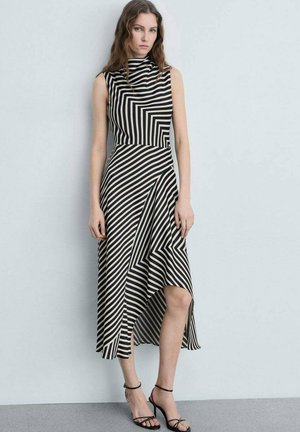 Schwarz-beige gestreiftes Kleid mit hohem Ausschnitt, asymmetrischem Saum und tailliertem Oberteil. Hergestellt aus einem glatten, leichten Stoff.