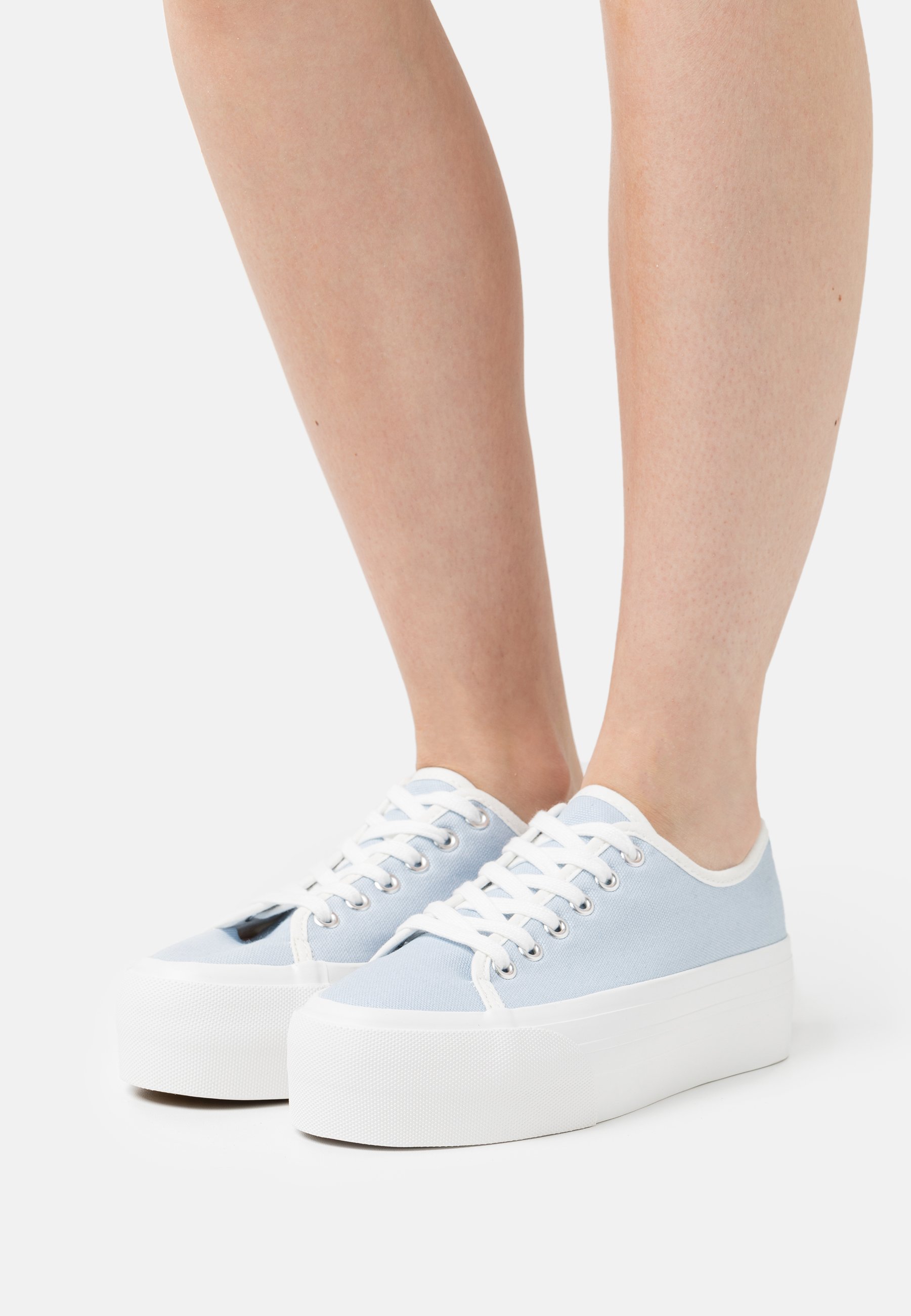 blue flatform trainers