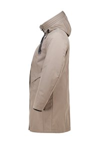 Beige waterdichte jas met capuchon, verstelbare kraag, zijzakken en zwarte accenten. Gladde textuur en gestroomlijnd ontwerp.