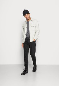 Pepe Jeans CALLEN CROPPED - Calças de ganga de corte afunilado - denim