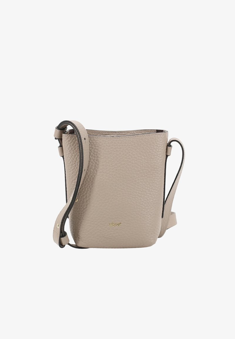 Beige Leder-Schultertasche mit strukturierter Oberfläche, verstellbarem Riemen und minimalistischem goldfarbenem Logo. Kompaktes Design mit offenem oberen Abschluss.