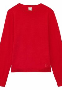 Pull en tricot rouge à manches longues, décolleté rond et taille courte. Il présente une petite broderie 'IF' sur le bas droit.