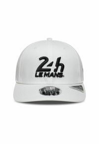 Weißer Baseball-Cap mit einem schwarzen gestickten "24h LE MANS"-Logo auf der Vorderseite, mit strukturiertem Design und flachem Schirm.