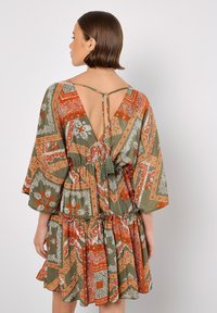 Apricot Vardagsklänning - khaki