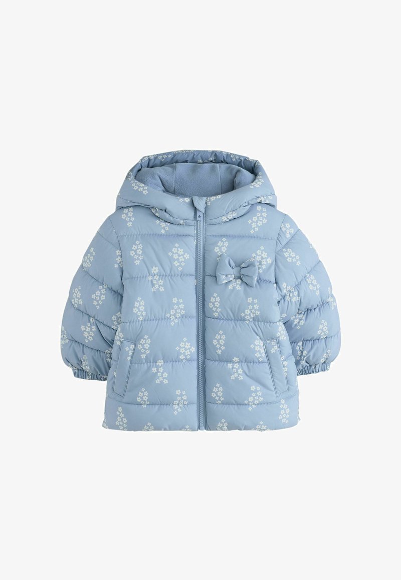Veste matelassée bleu clair pour tout-petit avec motifs floraux blancs, capuche, fermeture éclair devant, deux poches et petit nœud en tissu sur la poitrine.