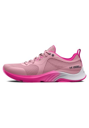 Zapatillas deportivas rosas con parte superior de malla, puntera sólida y acentos texturizados. Presentan una suela ligera con una entresuela de un rosa brillante y base blanca.