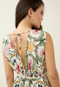 Next SLEEVELESS V-NECK BELTED - REGULAR FIT - Maksikleit - ecru multi paisley print