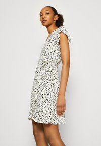 VILA VIFINI WRAP SHORT DRESS - Dienas kleita - birch