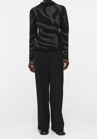Object Sweter