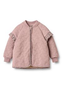 Giacca imbottita rosa con zip frontale, colletto a coste e ornamenti arricciati testurizzati sulle maniche. Fodera morbida e dettagli di cucitura scallop.