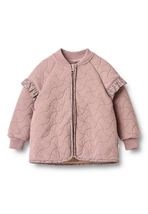 Quilted lyserød jakke med lynlås foran, ribbet krave og struktureret ruffle-accent på ærmerne. Blødt foer og scallop-stikningsdetaljer.