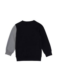 Felpa nera e grigia con maniche lunghe. Presenta un corpo completamente nero e maniche grigie, polsini a coste e un collo rotondo.