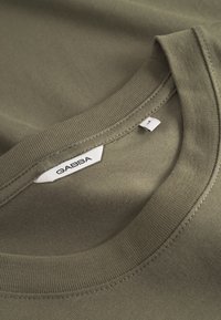 Gabba DUNE LOGO SS GOTS - T-shirt basic - deep lichen green