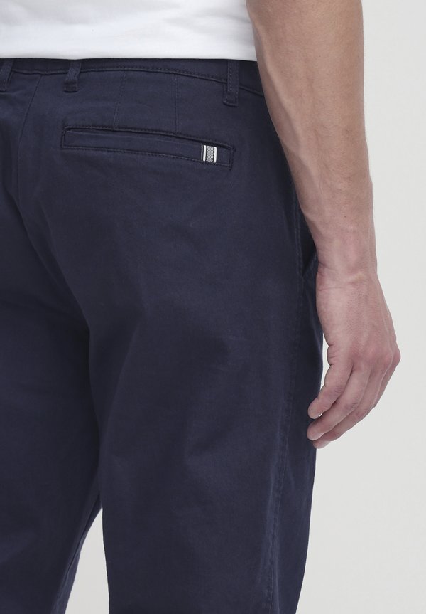 SDERICO REGULAR FIT - Trousers - insignia4