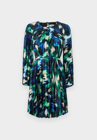 Vestido de mangas curtas com um padrão abstrato em azul e verde, pregas e um cinto de tecido. Textura suave e design de decote redondo.