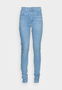 Jeans skinny de denim azul claro con cintura alta, textura suave y un diseño clásico de cinco bolsillos. Presenta una cremallera con cierre de botón.