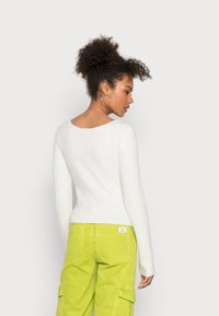 Weekday PAOLINA V NECK - Camisola - white dusty light