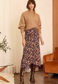 Love & Roses REGULAR FIT - PRINTED MIDI  - Krilo A-kroja - beige animal
