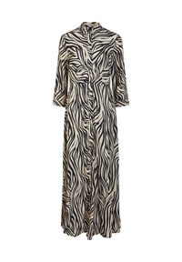 Lång, knäppt klänning i beige tyg med ett mönster av svarta zebraränder. Har krage och trekvartsärmar. Flödande design.