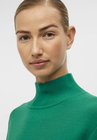 Object OBJREYNARD HIGH NECK - Jumper - lush meadow