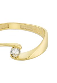 Bague en or avec un design courbé élégant contenant un seul diamant taillé en rond près du centre.