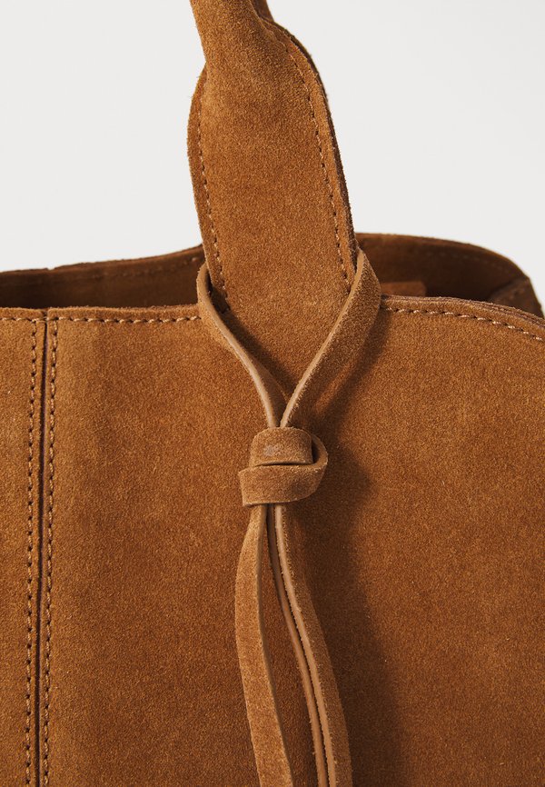 LEATHER MARGA - Handbag - cognac4