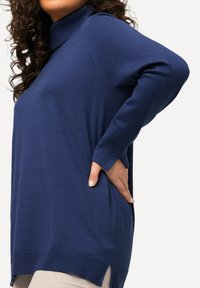 Ulla Popken ROLLKRAGEN BÜNDCHEN - Neule - medium blue